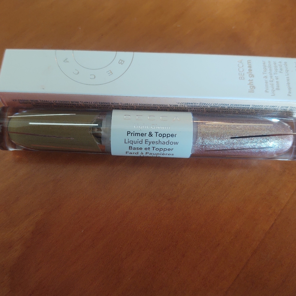 Becca light glean liquid eyeshadow in Dusk